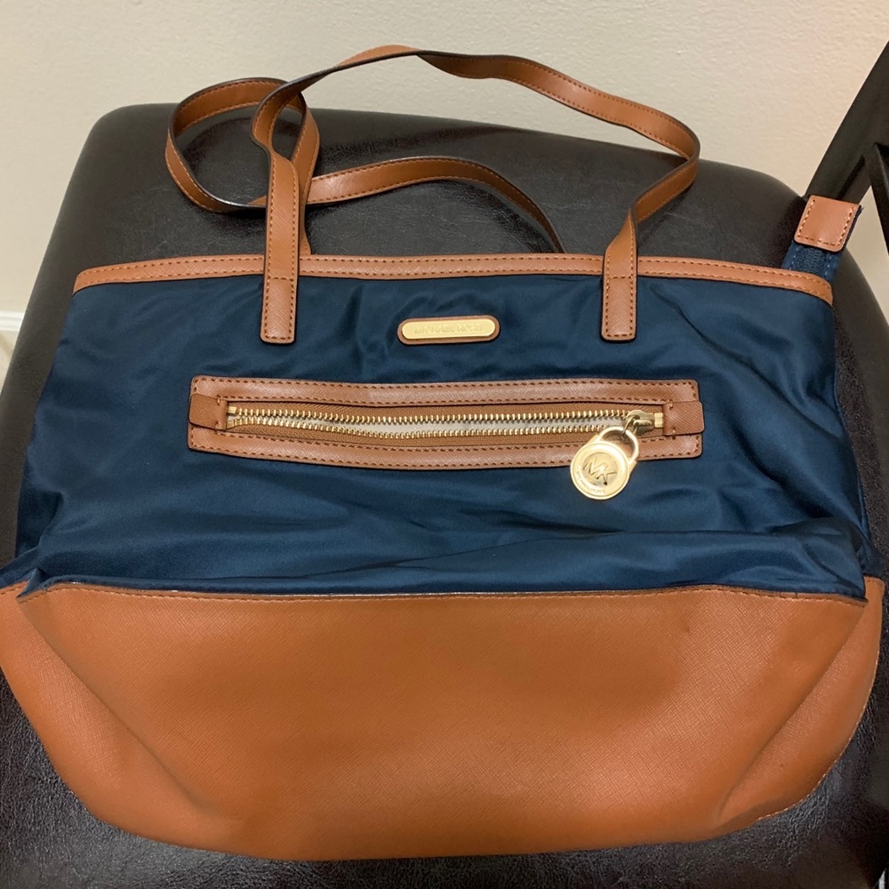 Michael Kors blue nylon shoulder bag!! 💙